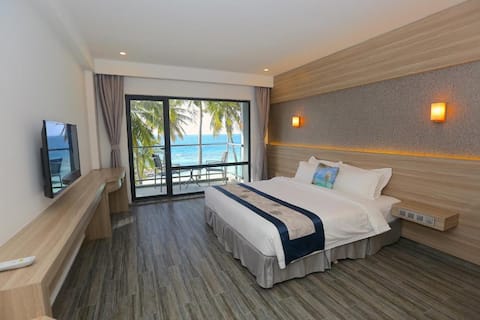 2-Bedrooms RIGHT on the Beach!