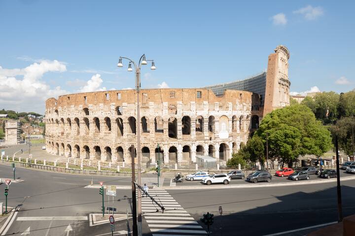 iFlat | Unforgettable in front of Colosseum gallery image 5