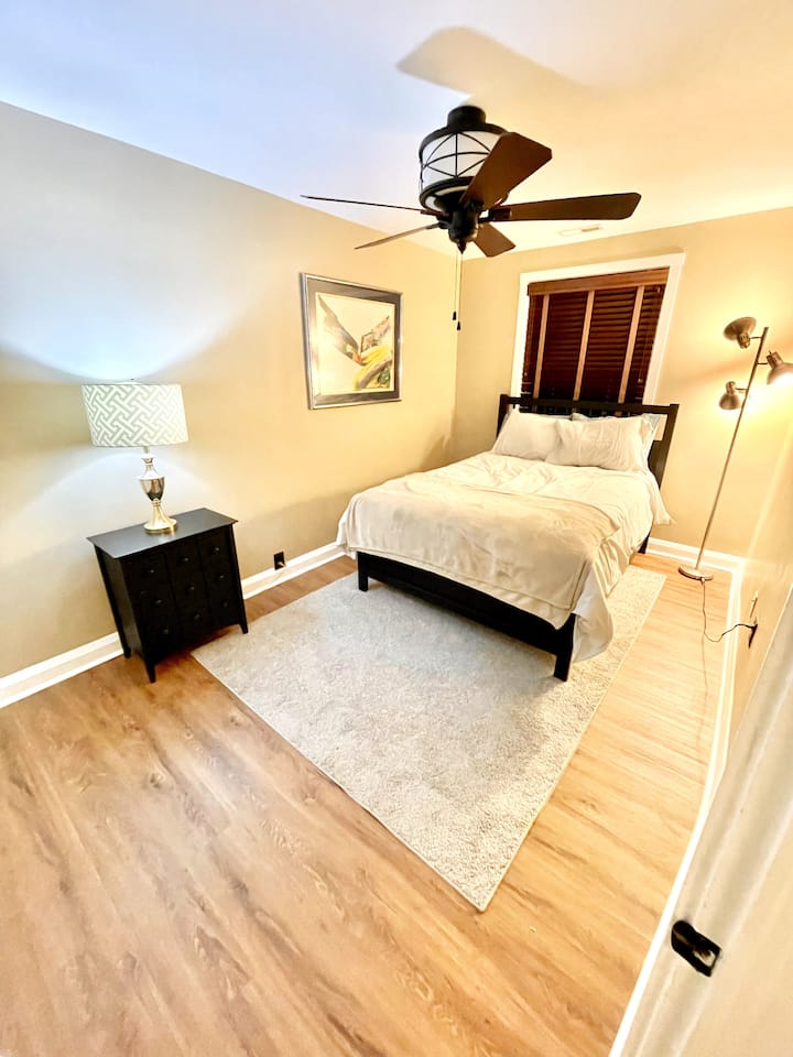 Svijetla, udobna spavaća soba