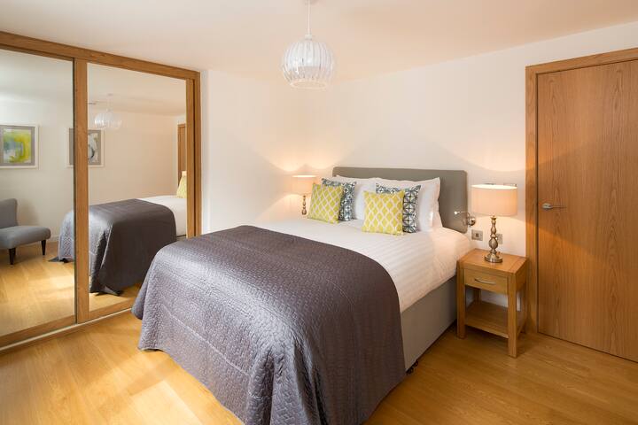 3-Bedroom 2-Bathroom Penthouse at Tower Hill gallery image 3