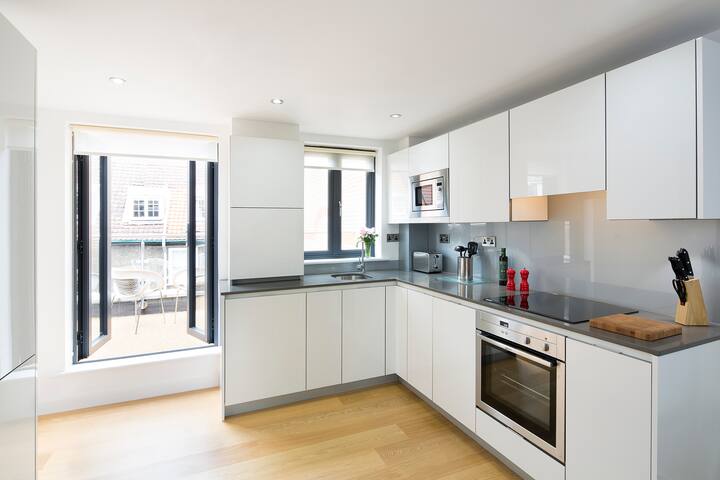 3-Bedroom 2-Bathroom Penthouse at Tower Hill gallery image 2