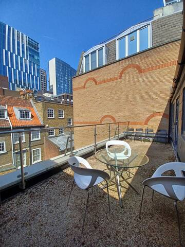 3-Bedroom 2-Bathroom Penthouse at Tower Hill gallery image 5