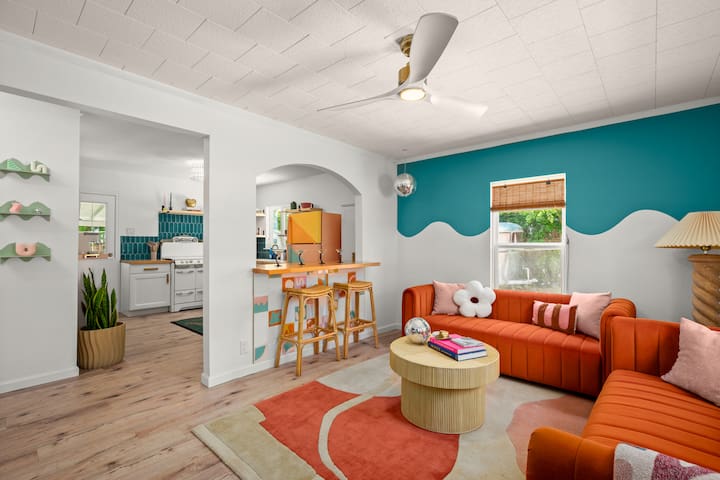 The Official Howdy Hideaway. Pool, Trendy, Fun!