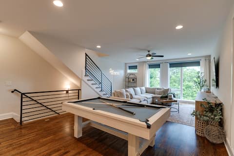 3 Huge Side by Side Townhomes! Near Broadway!