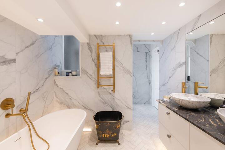 Exceptional Notting Hill home gallery image 5