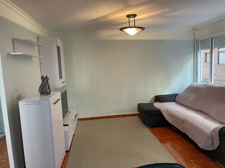 Algemesí Home Germanies Apartment Living room, в имота има уютен диван, на който да се настаните, докато се наслаждавате на любимия си филм.