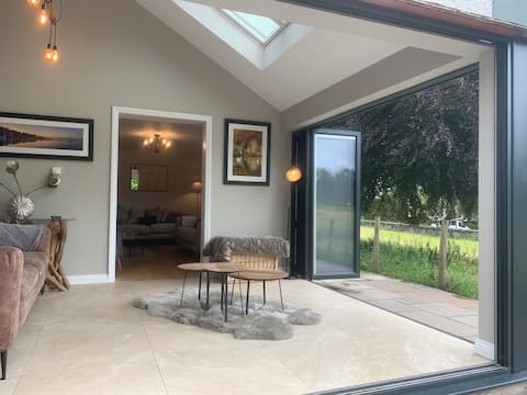 Gorgeous quiet property, 2 minutes Lake Windermere