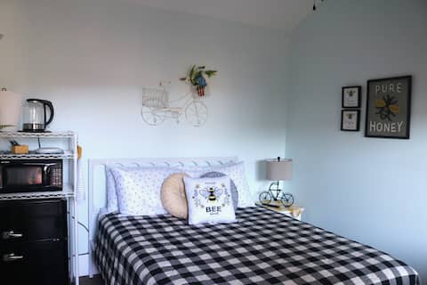 Popular Airbnb listing: The 101 Rancho The Beehive in Virgin