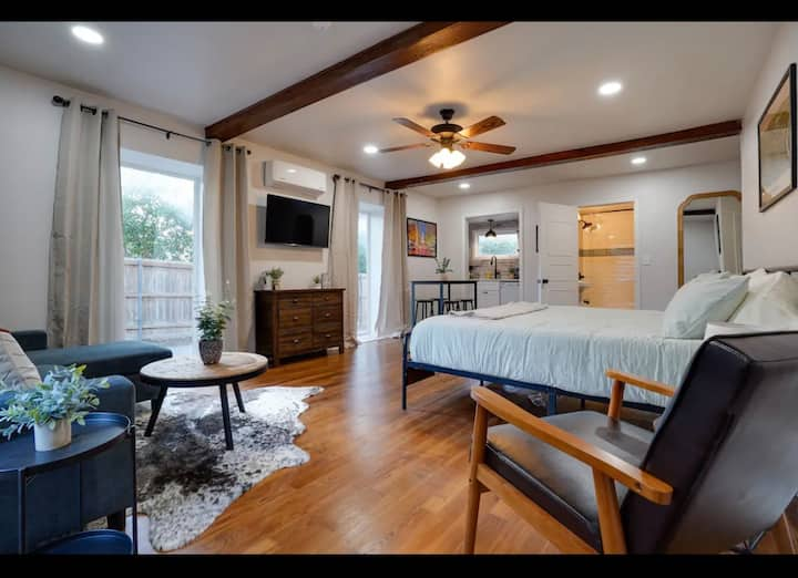 Mini Fridge, TV, Microwave,Coffee,WiFi, Pool, Room - Houses for Rent in  Fort Worth, Texas, United States - Airbnb