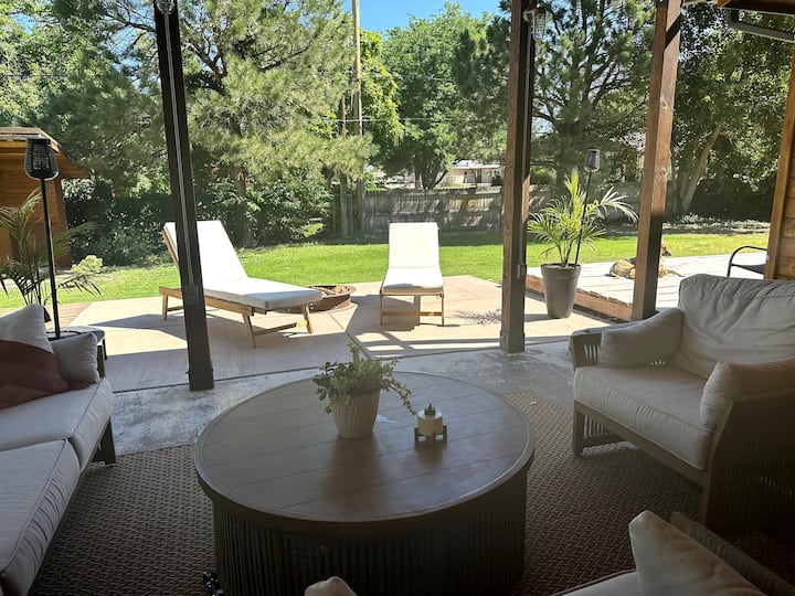 Redlands Oasis! Hot Tub, darts, Pool/Ping Table! Houses for Rent in