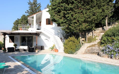 Lovely Villa Paparouna near Magazia and Erimites