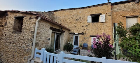 Air-conditioned Périgord Noir cottage Les Sauges Rouges 3*