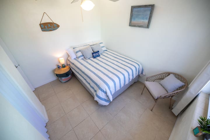 Schlafzimmer 1