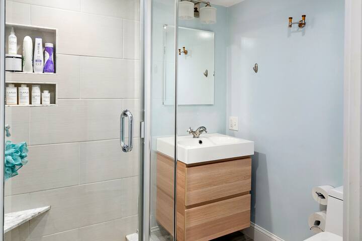 Beautiful Southie Single Family gallery image 5