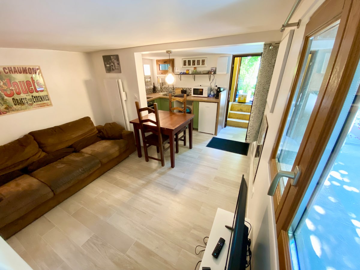 Annuncio Airbnb popolare: Little house near Paris & metro. Green and quiet. a Vitry Sur Seine