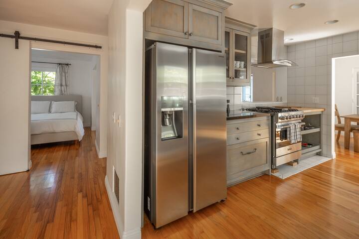 La Jolla Shores Beach House w/ Jacuzzi + E-Bikes! gallery image 4