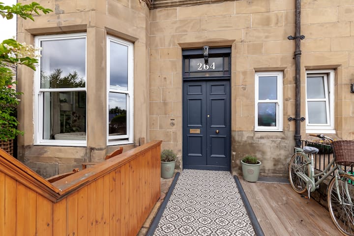 Stylish Victorian Apartment With Free Parking! - Edinburgh