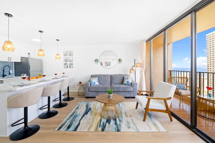 Logement d'une chambre magnifiquement rénové avec une vue imprenable sur l'océan!