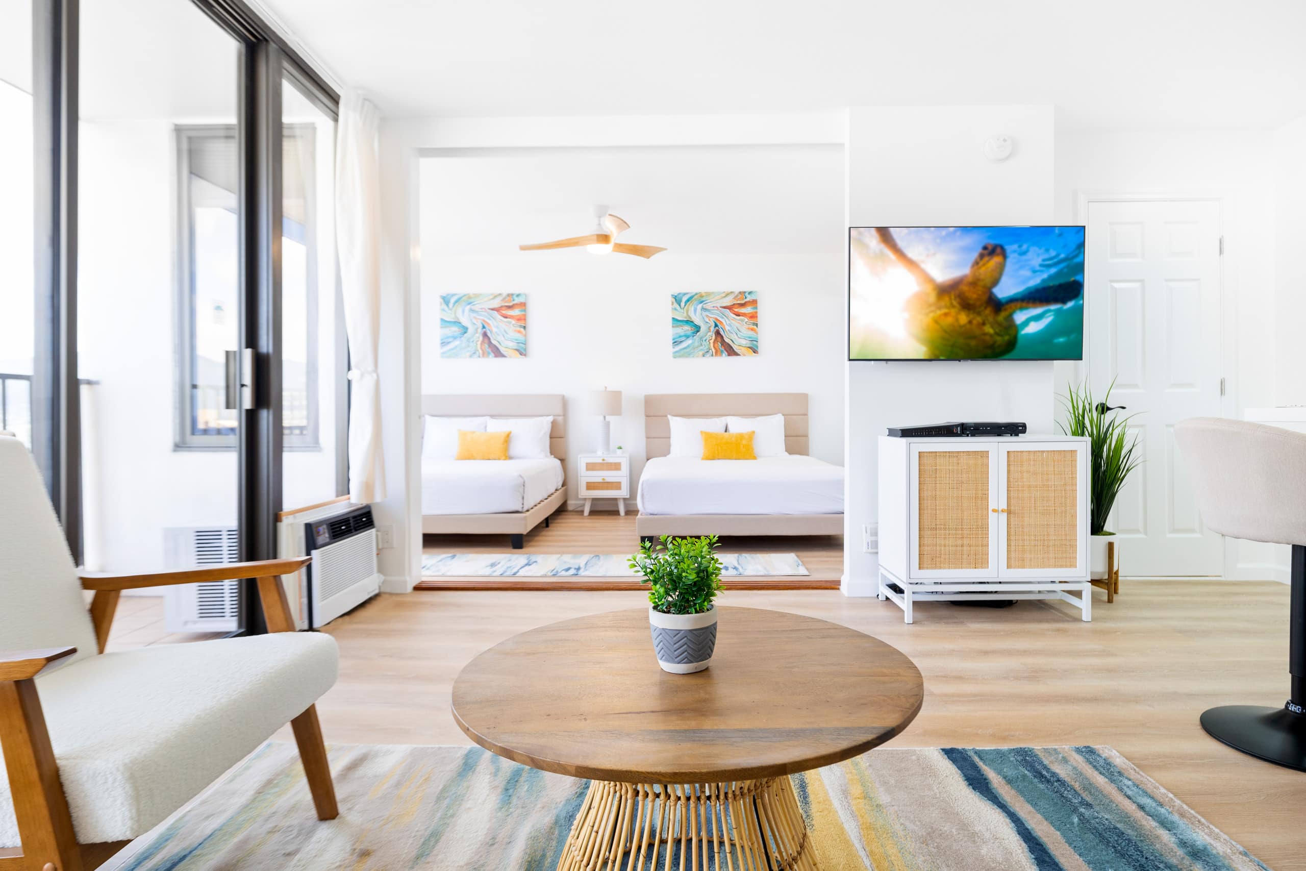 Condo in Honolulu · ★4.88 · 1 bedroom · 3 beds · 1 private bath - Image 16