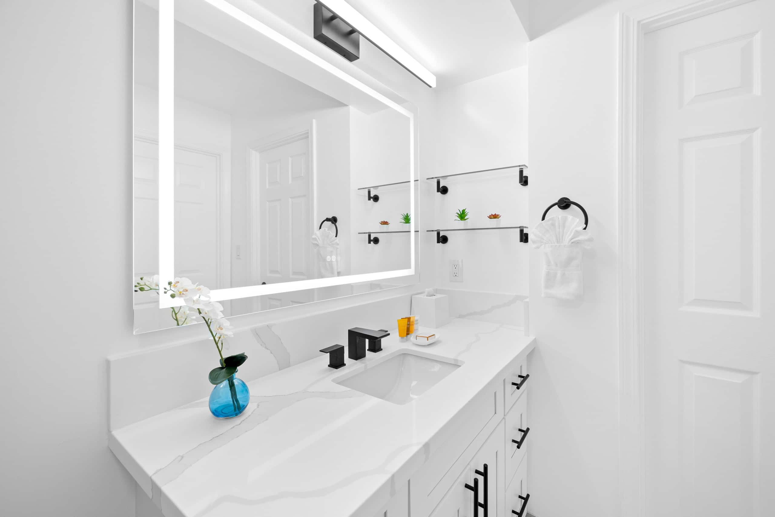 Condo in Honolulu · ★4.88 · 1 bedroom · 3 beds · 1 private bath - Image 18