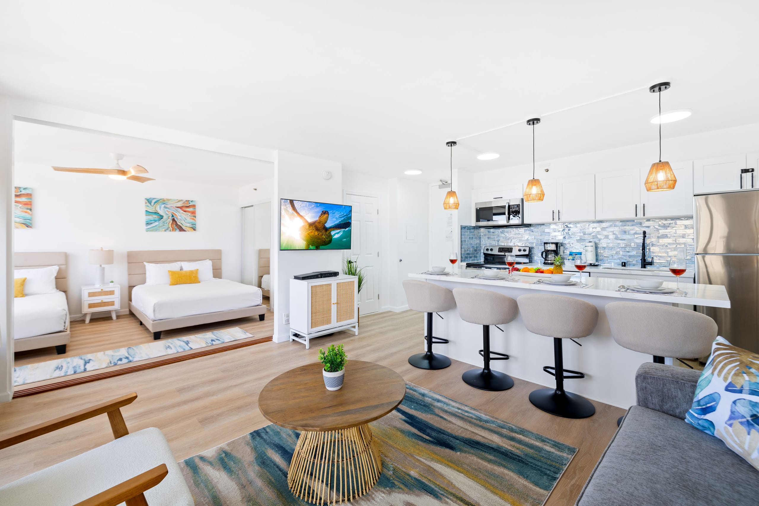 Condo in Honolulu · ★4.88 · 1 bedroom · 3 beds · 1 private bath - Image 10