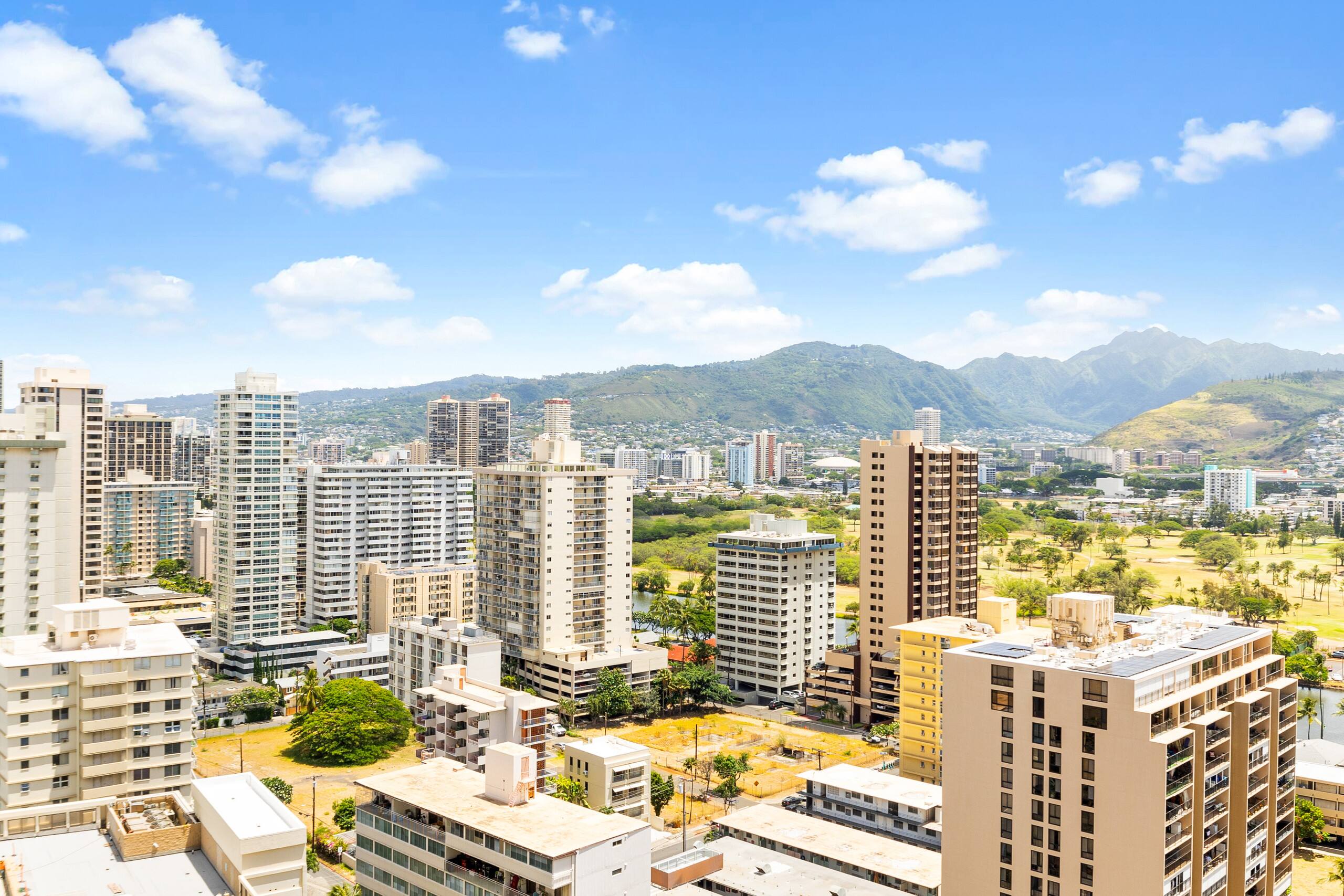 Condo in Honolulu · ★4.88 · 1 bedroom · 3 beds · 1 private bath - Image 26