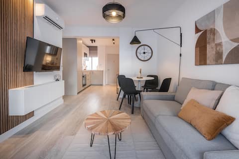Walk to the Beach from central 2 bedroom apartment