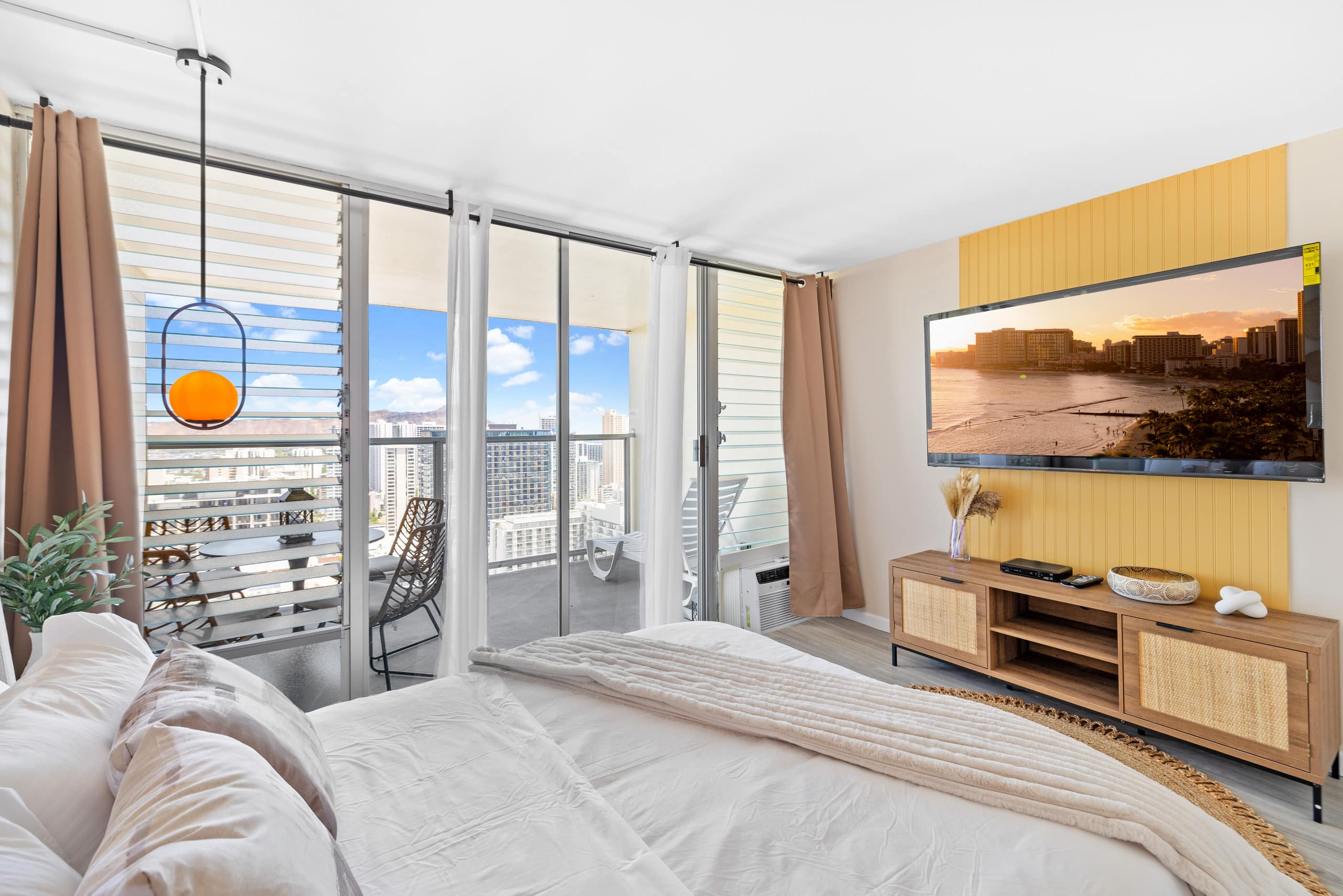 Condo in Honolulu · ★4.88 · 1 bedroom · 2 beds · 1 bath - Image 13