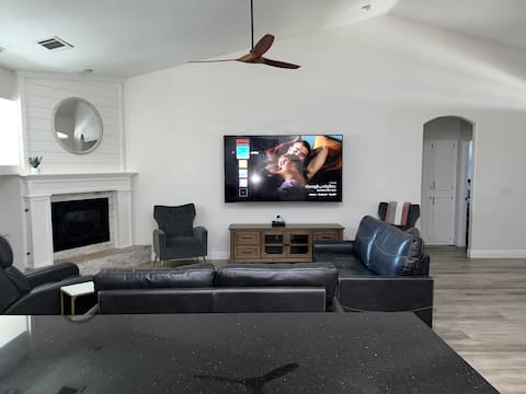 Successful Airbnb property: Sunset Hideaway, minutes from downtown in Visalia