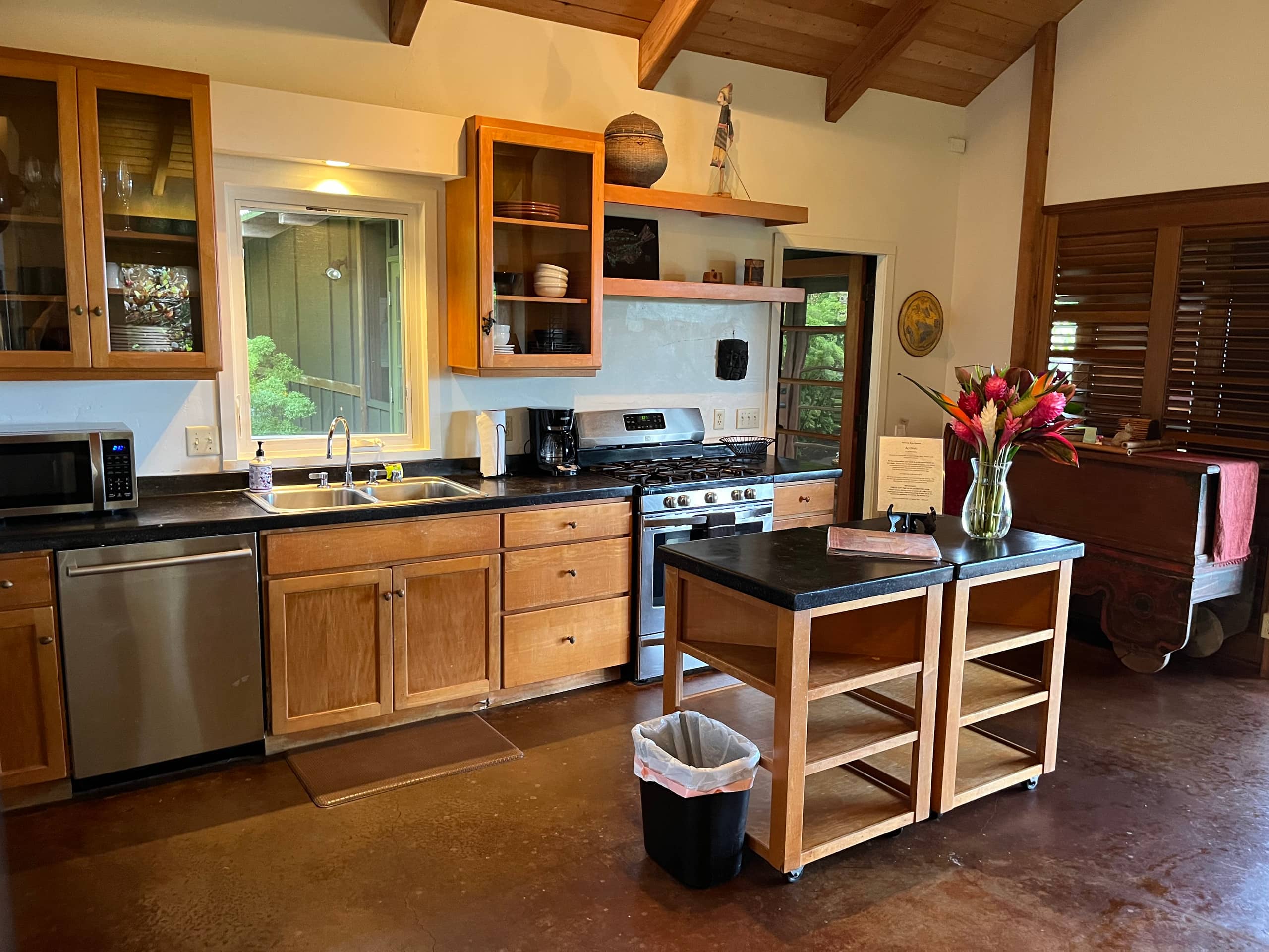 Home in Hana · ★4.98 · 2 bedrooms · 3 beds · 1.5 baths - Photo 6