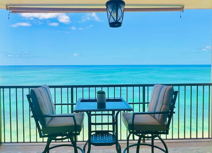 Ocean Front Retreat. Private Beach. Pool. HotTub
