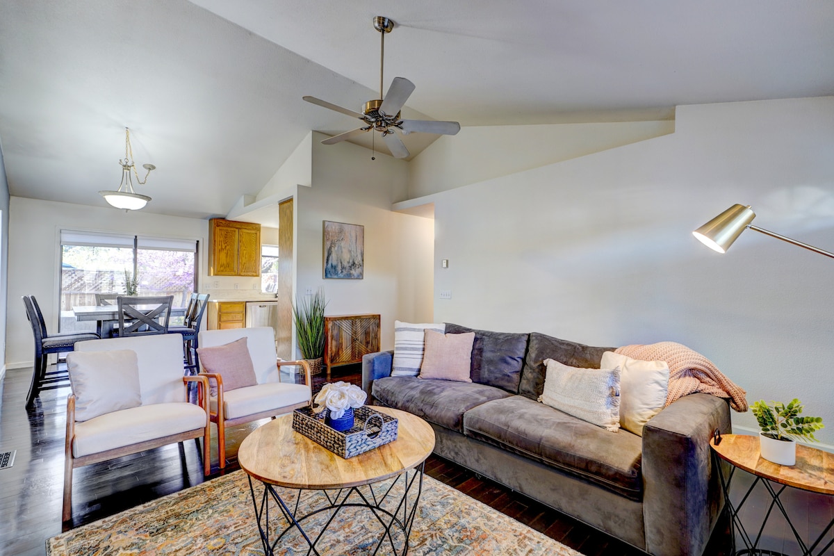 Popular Airbnb listing: Heart of Wine Country, Cute Cottage w/Hot Tub in Windsor