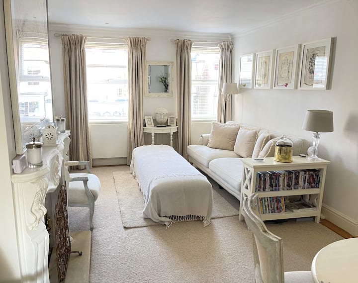 Boutique Apartment Lymington Centre /Parking X 2 Flats for Rent in