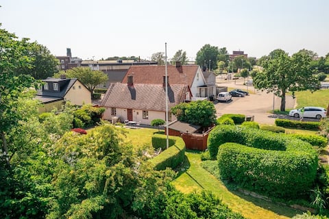 Cozy house with great garden + location