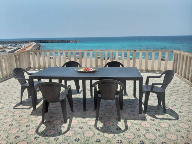 Villa Lucia, una casa sul mare. gallery image 3