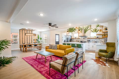 Popular Airbnb listing: Eagles Landing - Serving Comfort and Style for 8! in Greater Third Ward