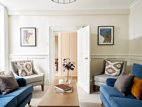 Luxury Thameside Cottage