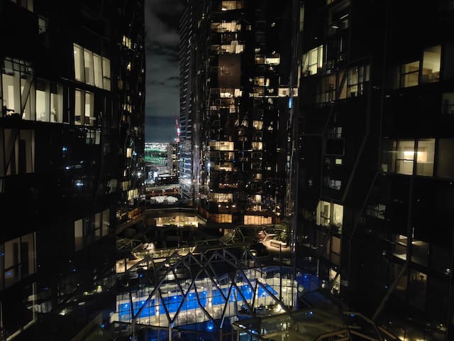 Melbourne CBD 2Bedroom Apt,Gym,Pool,Free Parking