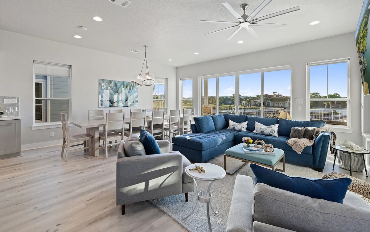 Successful Airbnb property: VISTA LINDA - Waterfront, Heated Pool, Golf in Kingsland