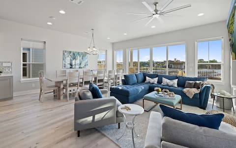 Successful Airbnb property: VISTA LINDA - Waterfront, Heated Pool, Golf in Kingsland