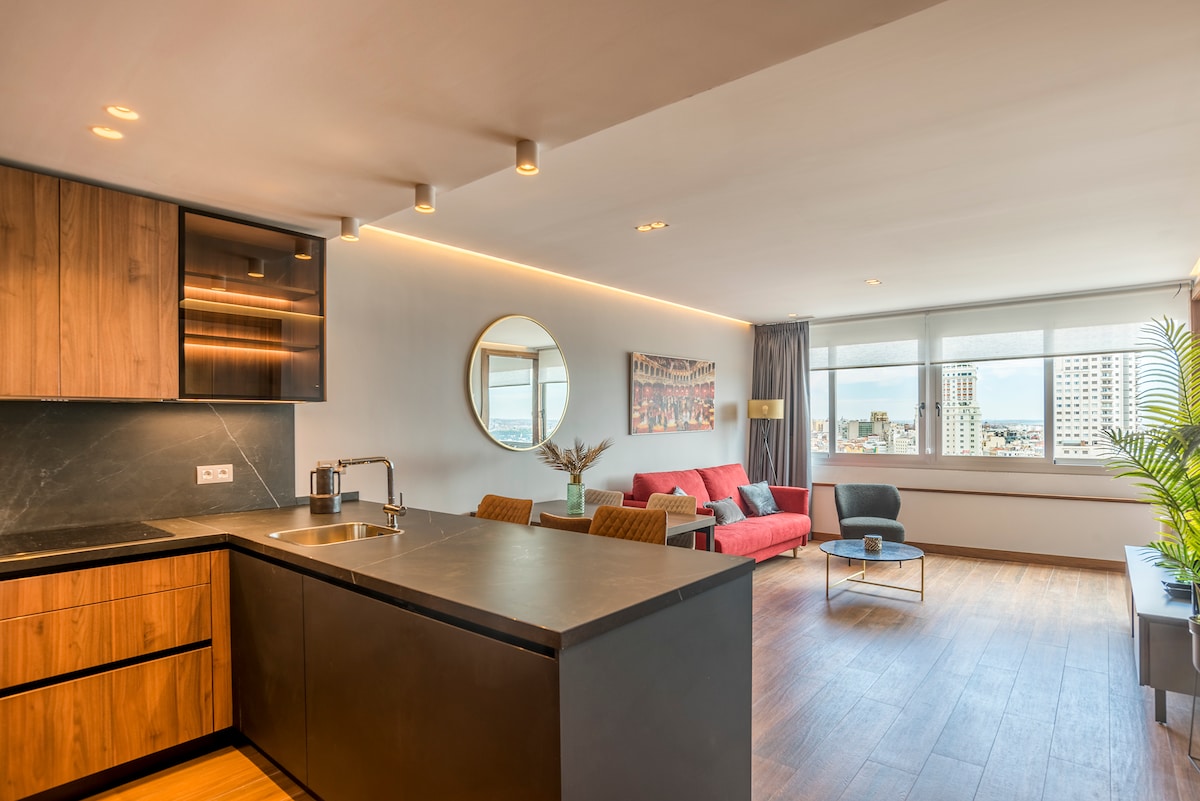 Top performing Airbnb: Luxury Gran Vía. Amazing views. Sunset. 1GB in Centro
