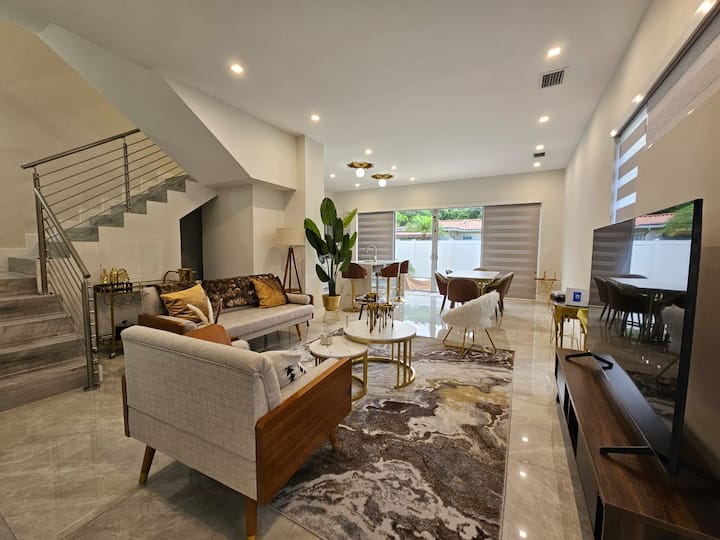 Villa At The Grove - Miami, FL