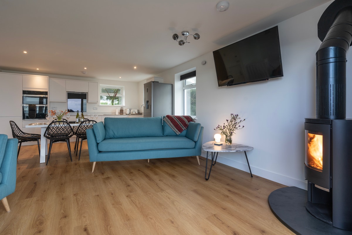 Top Airbnb: 3 Bedroom house, balcony, views, EV & parking in St. Ives