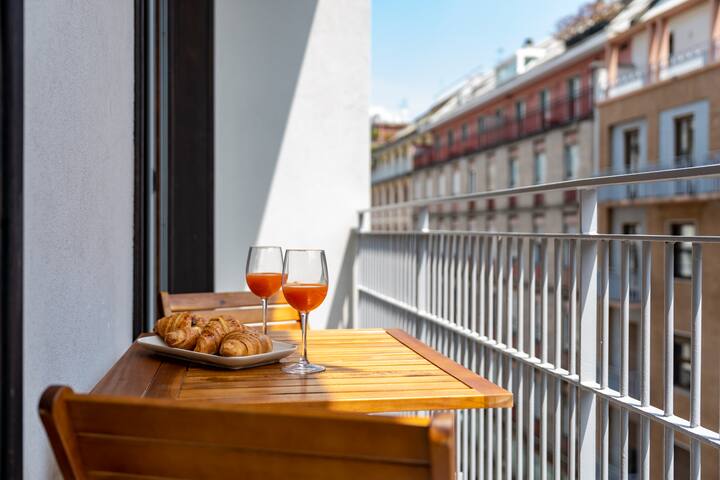 Bright 3 Bedrooms 3 Bathrooms – 8 Guests – Duomo gallery image 3