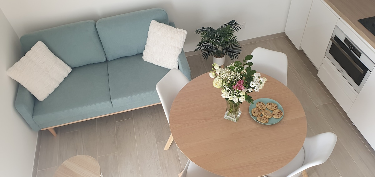 Annuncio Airbnb popolare: Le Petit Vignet gîte with private pool a Calvisson