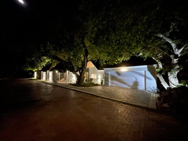 Durbanville’s Luxury Hideaway gallery image 3