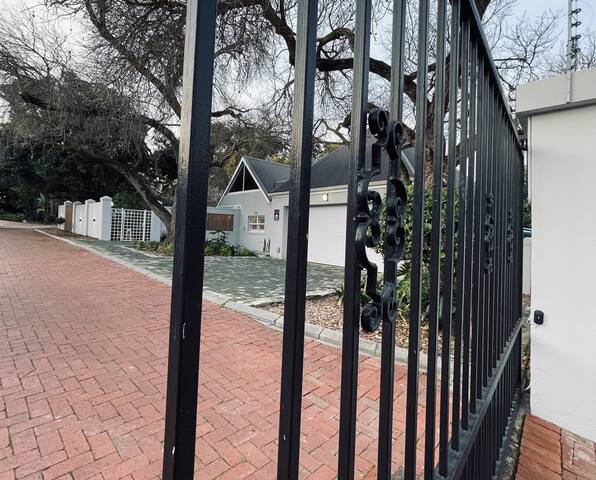 Durbanville’s Luxury Hideaway gallery image 5