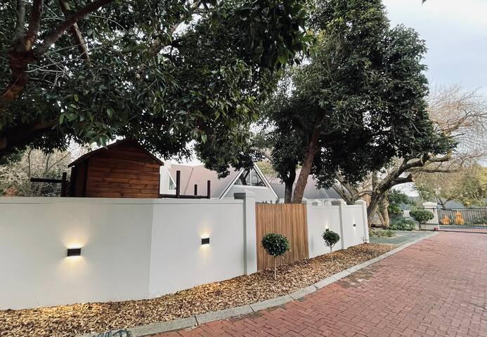 Durbanville’s Luxury Hideaway gallery image 4