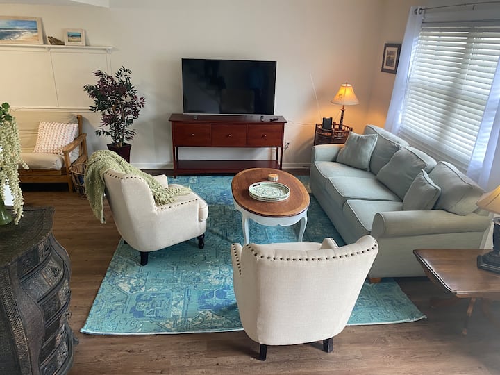 Beachy Chic Shared Townhome - Chesapeake, VA