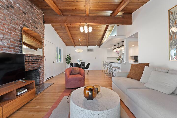 Mid-Century Modern Gem in PDX/LO gallery image 4